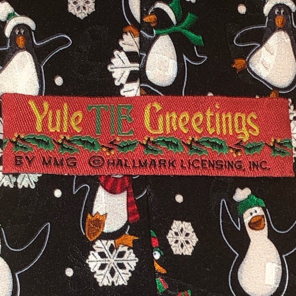 Hallmark CHRISTMAS Tie collectors item - MINT CONDITION penguins snowflakes - Picture 6 of 7